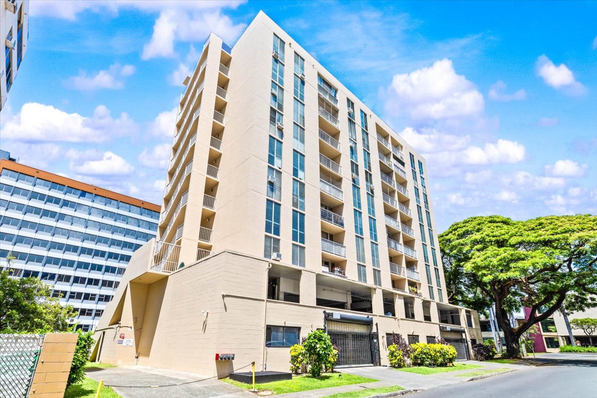 1415 Punahou Street #903