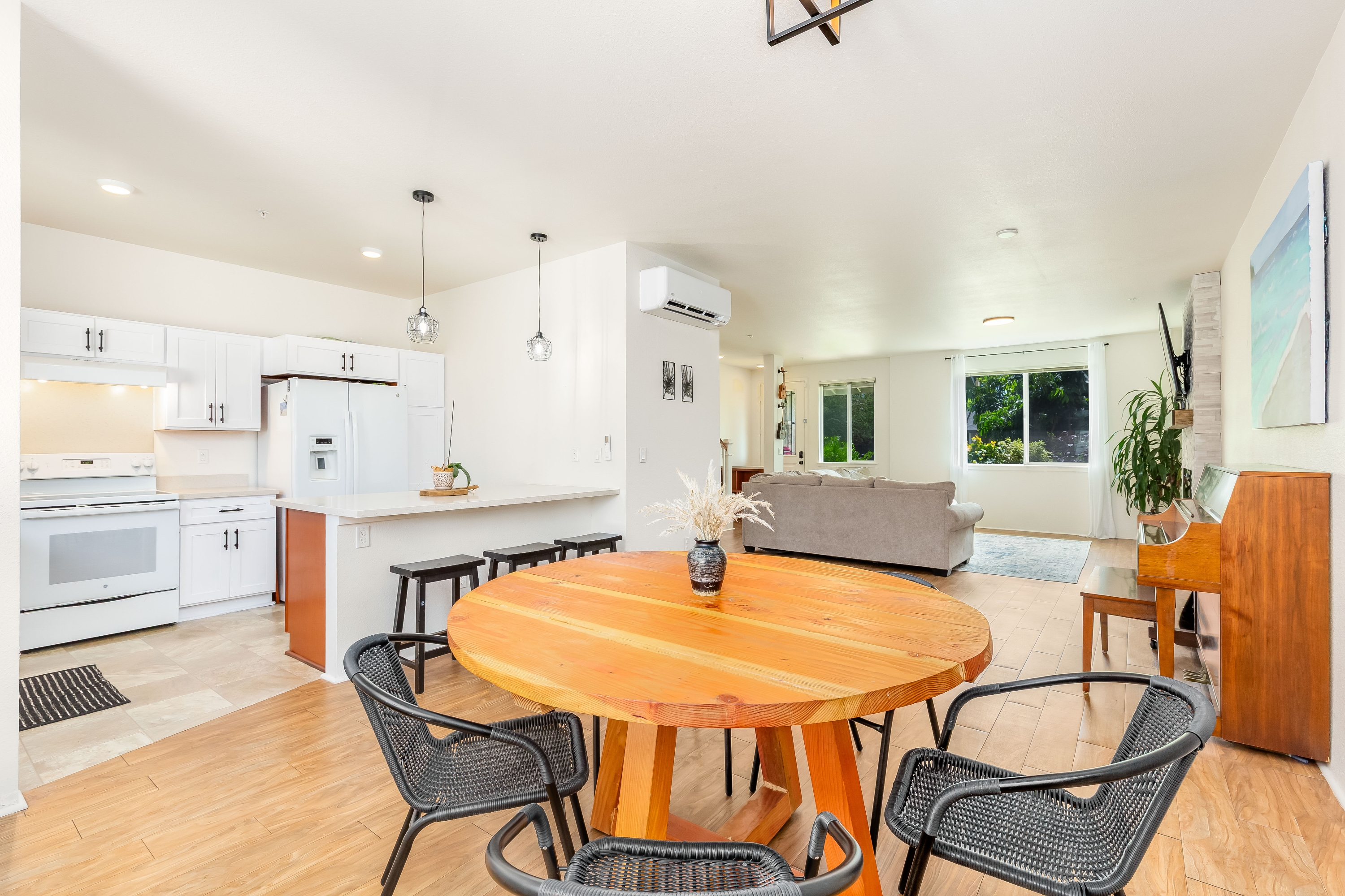 724 Kakala Street - 1